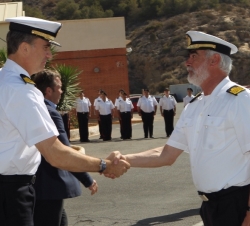 Don Felipe, a su llegada a la Estación Naval de Cartagena, es recibido por el almirante de la Flota, Santiago Bolíbar Piñeiro